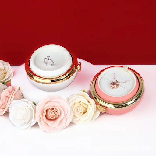 Glam Style Rotating Rose Gift Box