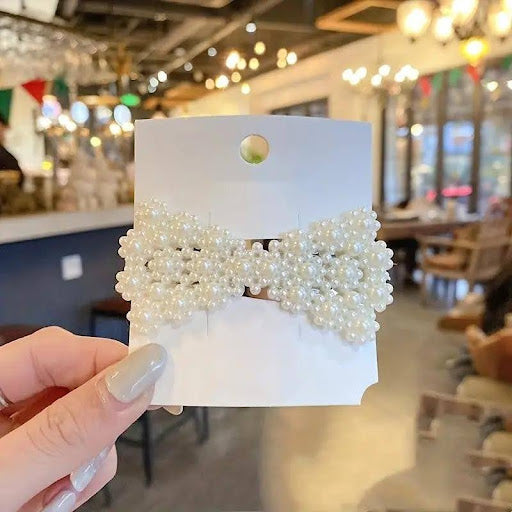 A set of 5 French pearl hair clips