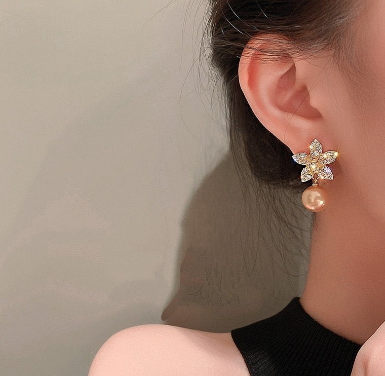Flower Shining Pearl Drop Earrings Pair