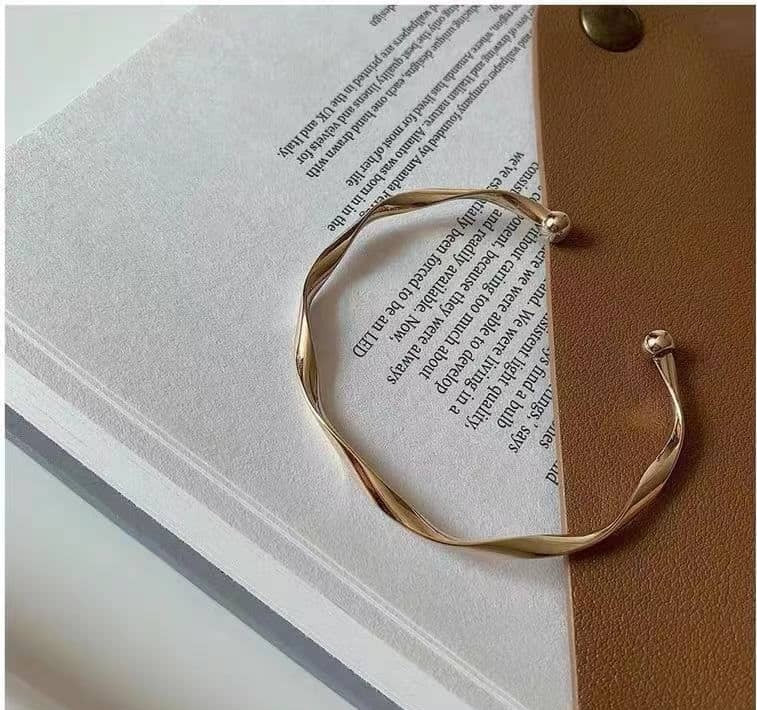 Curved Hand Cuff
