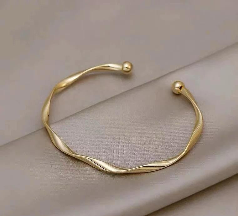 Curved Hand Cuff
